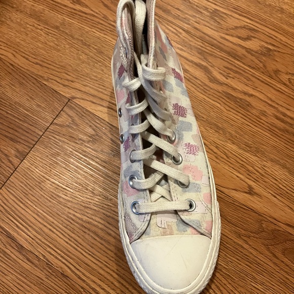 Women’s 7 1/2 platform All-Star converse - Picture 3 of 3